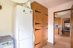 Vintage Holiday Home in Welshpool With Garden