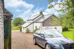 Vintage Holiday Home in Welshpool With Garden