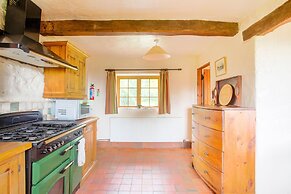 Vintage Holiday Home in Welshpool With Garden