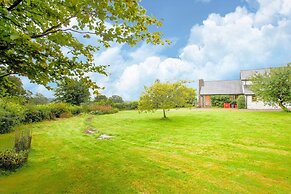 Vintage Holiday Home in Welshpool With Garden