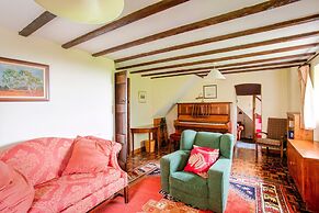 Vintage Holiday Home in Welshpool With Garden