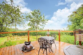 Vintage Holiday Home in Welshpool With Garden