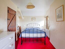 Vintage Holiday Home in Welshpool With Garden