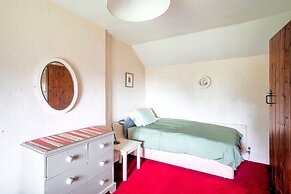 Vintage Holiday Home in Welshpool With Garden