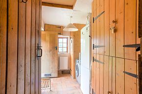 Vintage Holiday Home in Welshpool With Garden