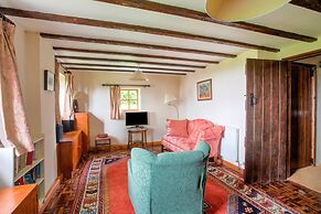 Vintage Holiday Home in Welshpool With Garden