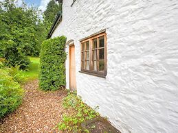 Vintage Holiday Home in Welshpool With Garden
