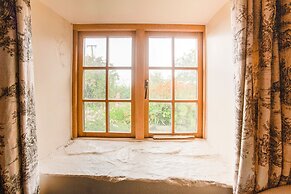 Vintage Holiday Home in Welshpool With Garden