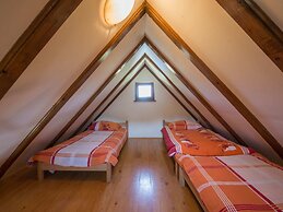 Tranquil Holiday Home in Kvarner with Hot Tub