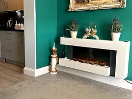 Lovely Apartment Near Town Center