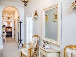 Lovely Apartment Near Town Center