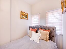 Lovely Apartment Near Town Center