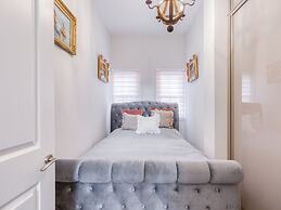 Lovely Apartment Near Town Center