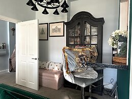 Lovely Apartment Near Town Center