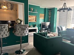 Lovely Apartment Near Town Center