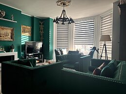 Lovely Apartment Near Town Center