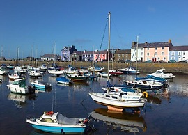 Deluxe Holiday Home in Ceredigion With Garden