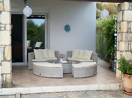 Enticing Villa in Loutra with Private Pool & Garden near Beach