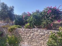 Enticing Villa in Loutra with Private Pool & Garden near Beach