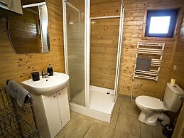 Lovely House Overlooking the Lake, Near the Sea, Ideal for 9 People