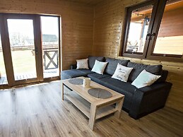 Lovely House Overlooking the Lake, Near the Sea, Ideal for 9 People