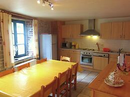 Holiday Home in Viroinvlal With Garden