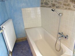 Holiday Home in Viroinvlal With Garden
