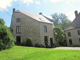 Holiday Home in Viroinvlal With Garden