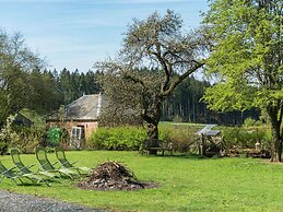 Spacious Cottage With Backyard and Large Garden