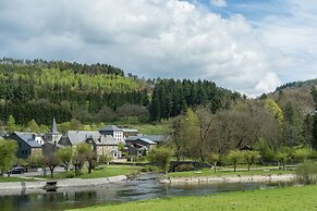 Bievre Forest-edge Retreat