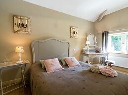 Spacious Cottage With Backyard and Large Garden