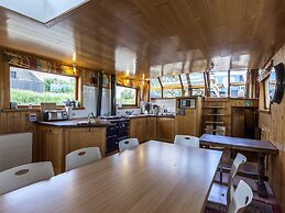 Boat Getaway Near Lake