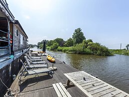 Cosy Boat in Merkem With Terrace