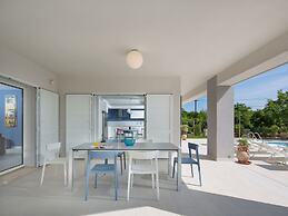 Exquisite Villa in Stanisovi With Swimming Pool
