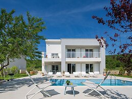 Exquisite Villa in Stanisovi With Swimming Pool