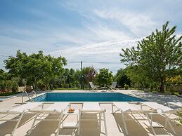 Exquisite Villa in Stanisovi With Swimming Pool