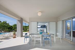 Exquisite Villa in Stanisovi With Swimming Pool