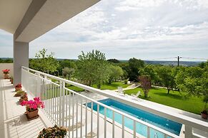 Exquisite Villa in Stanisovi With Swimming Pool