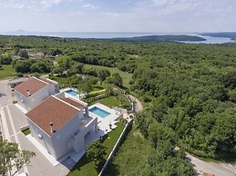 Exquisite Villa in Stanisovi With Swimming Pool