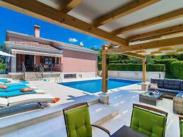 Modern Villa in Rovinj With Private Swimming Pool