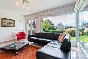 Villa a Barasso Vicino al Centro