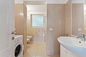 Villa a Barasso Vicino al Centro