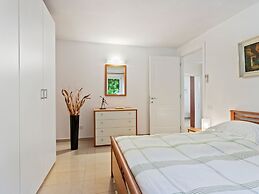 Villa a Barasso Vicino al Centro