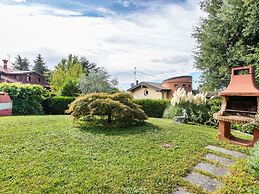 Villa a Barasso Vicino al Centro