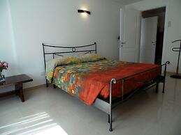 Villa a Barasso Vicino al Centro