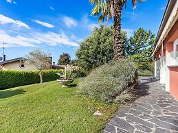 Villa a Barasso Vicino al Centro
