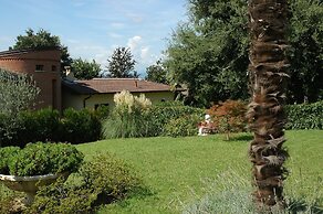 Villa a Barasso Vicino al Centro