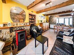 Stone Cottage with Sauna & Hot Tub near Cave of Lorette in Rochefort