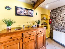 Stone Cottage with Sauna & Hot Tub near Cave of Lorette in Rochefort