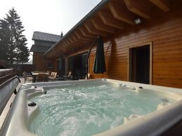 Luscious Holiday Home Pool & Sauna